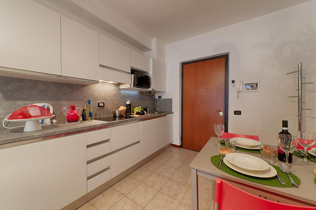 Modern Lakefront 2-Bedroom Apartment Acquaseria Esterno foto